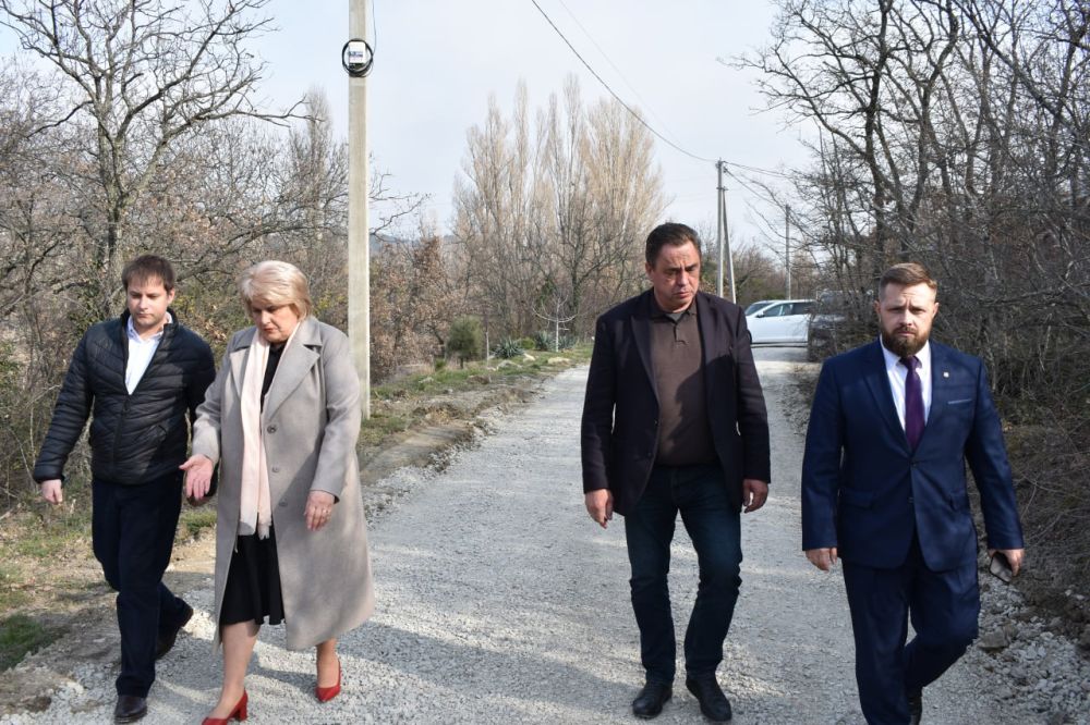 Галина Огнёва: Пришла весна, принеся с собой не только распускающиеся цветы, но и долгожданные перемены! С первыми тёплыми днями мы начали работы по ремонту дорог, и сегодня рада сообщить о завершении грейдирования улиц... Галина Огнёва: Пришла весна, принеся с собой не только распускающиеся цветы, но и долгожданные перемены! С первыми тёплыми днями мы начали работы по ремонту дорог, и сегодня рада сообщить о завершении грейдирования улиц...