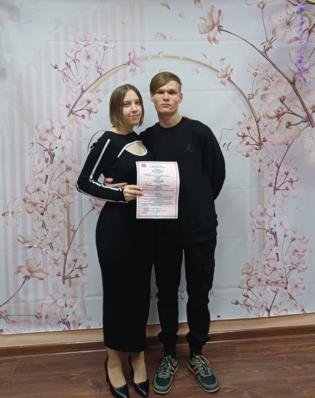 Одними из завершающих праздничных мероприятий стали торжественные бракосочетания в Ялтинском городском отделе ЗАГС Одними из завершающих праздничных мероприятий стали торжественные бракосочетания в Ялтинском городском отделе ЗАГС