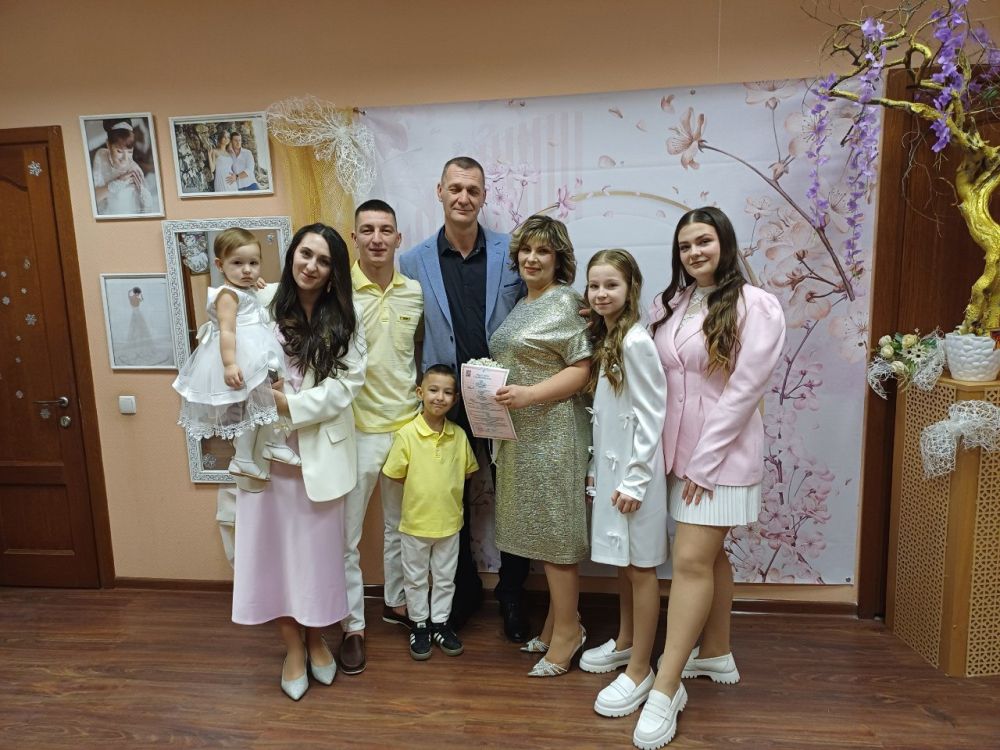 Одними из завершающих праздничных мероприятий стали торжественные бракосочетания в Ялтинском городском отделе ЗАГС Одними из завершающих праздничных мероприятий стали торжественные бракосочетания в Ялтинском городском отделе ЗАГС