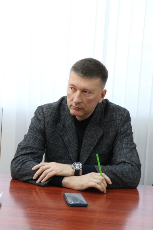 Ольга Урайкина: Сегодня состоялась рабочая встреча с членом Общественной палаты Республики Крым Зауром Смирновым Ольга Урайкина: Сегодня состоялась рабочая встреча с членом Общественной палаты Республики Крым Зауром Смирновым