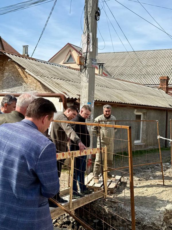 Михаил Афанасьев: Вместе с коллегами проверили ход работ строительства канализационных сетей в микрорайоне Старый город Михаил Афанасьев: Вместе с коллегами проверили ход работ строительства канализационных сетей в микрорайоне Старый город