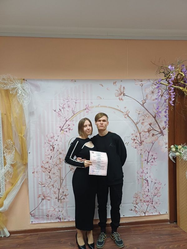 Одними из завершающих праздничных мероприятий стали торжественные бракосочетания в Ялтинском городском отделе ЗАГС Одними из завершающих праздничных мероприятий стали торжественные бракосочетания в Ялтинском городском отделе ЗАГС