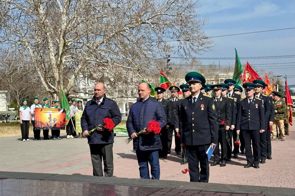 Владимир Немцев: В Севастополе у Мемориала в честь героической обороны 1941–1942 годов состоялась торжественная встреча Эстафеты Победы Владимир Немцев: В Севастополе у Мемориала в честь героической обороны 1941–1942 годов состоялась торжественная встреча Эстафеты Победы