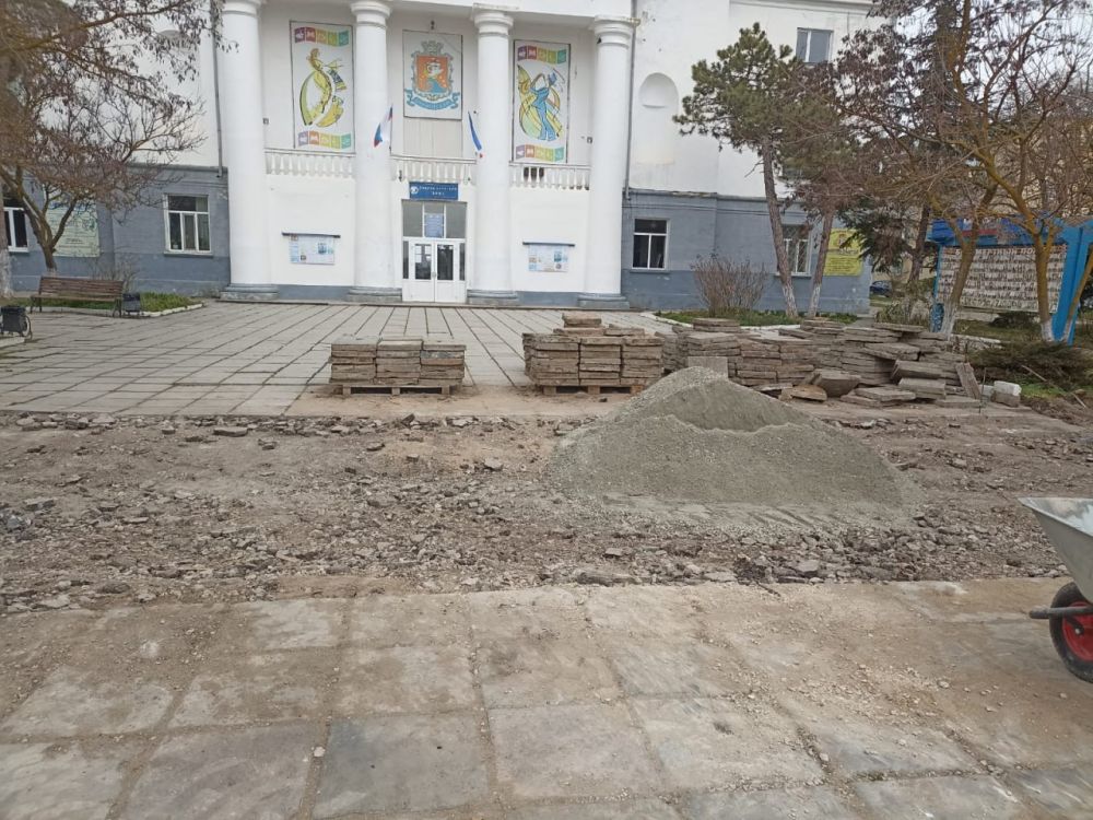 Игорь Ткаченко: В рамках реализации поручений Главы Крыма Сергея Валерьевича Аксенова, которые он дал во время рабочего выезда в поселок в январе этого года, в Приморском ведутся работы на нескольких объектах Игорь Ткаченко: В рамках реализации поручений Главы Крыма Сергея Валерьевича Аксенова, которые он дал во время рабочего выезда в поселок в январе этого года, в Приморском ведутся работы на нескольких объектах
