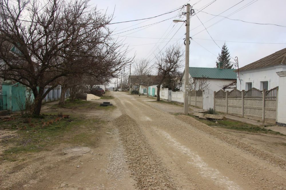 #жкх. Дорожная служба продолжает активную работу по грейдированию дорог города. Сотрудники Керченского филиала ГУП РК «Крымавтодор» занимаются улучшением состояния дорог в частном секторе разных районов. Сегодня техника и... #жкх. Дорожная служба продолжает активную работу по грейдированию дорог города. Сотрудники Керченского филиала ГУП РК «Крымавтодор» занимаются улучшением состояния дорог в частном секторе разных районов. Сегодня техника и...