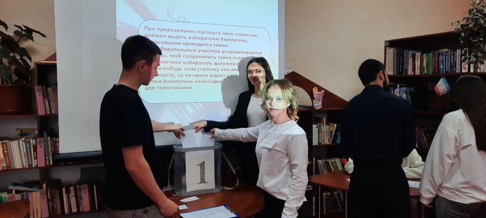 Ежегодно, в третье воскресенье февраля, в Российской Федерации отмечается День молодого избирателя Ежегодно, в третье воскресенье февраля, в Российской Федерации отмечается День молодого избирателя