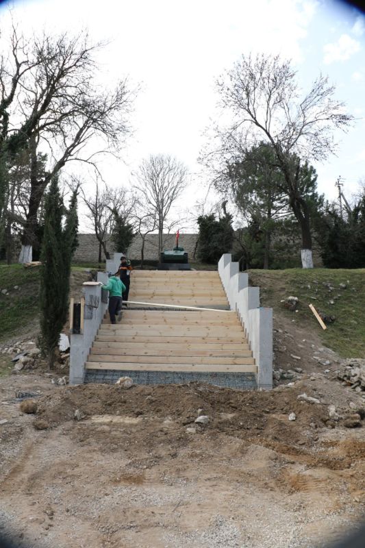 Ольга Урайкина: В завершение рабочей поездки Председатель Государственного совета Республики Крым Владимир Константинов посетил Братское кладбище советских воинов, умерших в госпиталях и погибших в боях в период Великой... Ольга Урайкина: В завершение рабочей поездки Председатель Государственного совета Республики Крым Владимир Константинов посетил Братское кладбище советских воинов, умерших в госпиталях и погибших в боях в период Великой...