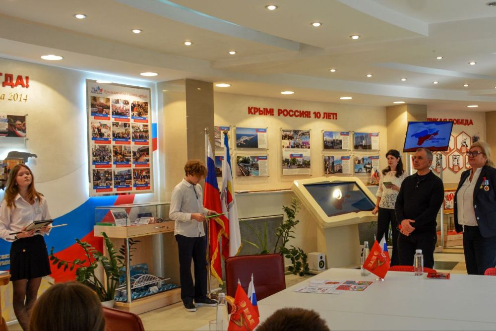 Владимир Константинов: В преддверии 11-й годовщины возвращения Крыма в Россию провел парламентские уроки в школе поселка Научный Бахчисарайского района и в гимназии-школе-саду «Консоль» Владимир Константинов: В преддверии 11-й годовщины возвращения Крыма в Россию провел парламентские уроки в школе поселка Научный Бахчисарайского района и в гимназии-школе-саду «Консоль»