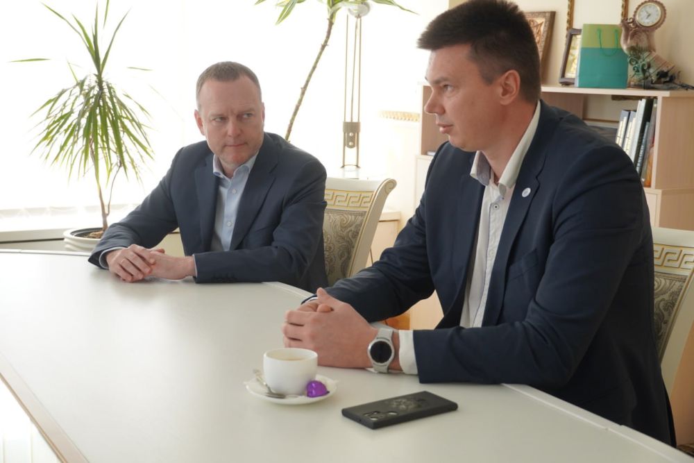 Депутат Государственной Думы РФ Константин БАХАРЕВ, глава администрации Керчи Олег КАТОРГИН совместно с главой муниципального образования Денисом КОЛЕСНИКОМ провели совещание с президентом Федерации парусного спорта... Депутат Государственной Думы РФ Константин БАХАРЕВ, глава администрации Керчи Олег КАТОРГИН совместно с главой муниципального образования Денисом КОЛЕСНИКОМ провели совещание с президентом Федерации парусного спорта...