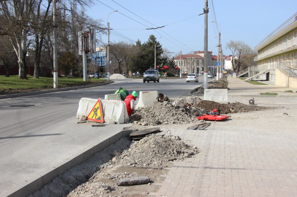 #жкх. У сквера на Адмиралтейском проезде началась подготовка к монтажу системы автоматического полива #жкх. У сквера на Адмиралтейском проезде началась подготовка к монтажу системы автоматического полива