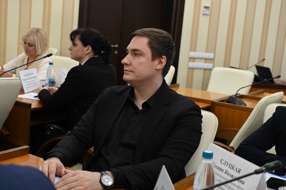 На рабочем совещании по вопросам социально-экономического развития региона первый заместитель министра экономического развития Республики Крым Роман Хитущенко рассказал об итогах работы Минэкономразвития РК в 2024 году и... На рабочем совещании по вопросам социально-экономического развития региона первый заместитель министра экономического развития Республики Крым Роман Хитущенко рассказал об итогах работы Минэкономразвития РК в 2024 году и...