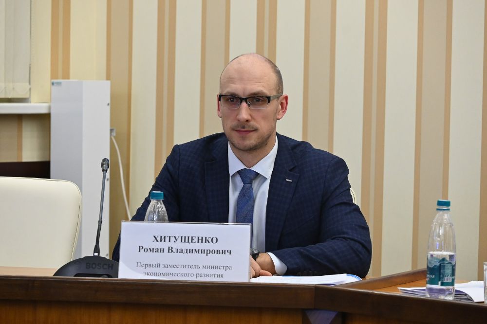 На рабочем совещании по вопросам социально-экономического развития региона первый заместитель министра экономического развития Республики Крым Роман Хитущенко рассказал об итогах работы Минэкономразвития РК в 2024 году и... На рабочем совещании по вопросам социально-экономического развития региона первый заместитель министра экономического развития Республики Крым Роман Хитущенко рассказал об итогах работы Минэкономразвития РК в 2024 году и...
