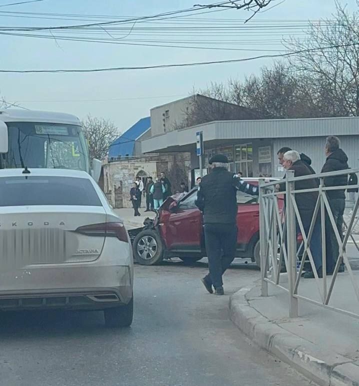 В Симферополе три человека пострадали в результате ДТП с автобусом В Симферополе три человека пострадали в результате ДТП с автобусом