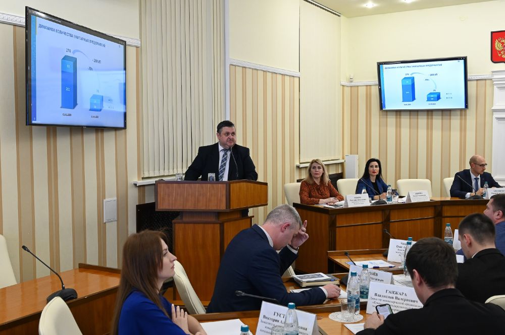На рабочем совещании по вопросам социально-экономического развития региона первый заместитель министра экономического развития Республики Крым Роман Хитущенко рассказал об итогах работы Минэкономразвития РК в 2024 году и... На рабочем совещании по вопросам социально-экономического развития региона первый заместитель министра экономического развития Республики Крым Роман Хитущенко рассказал об итогах работы Минэкономразвития РК в 2024 году и...