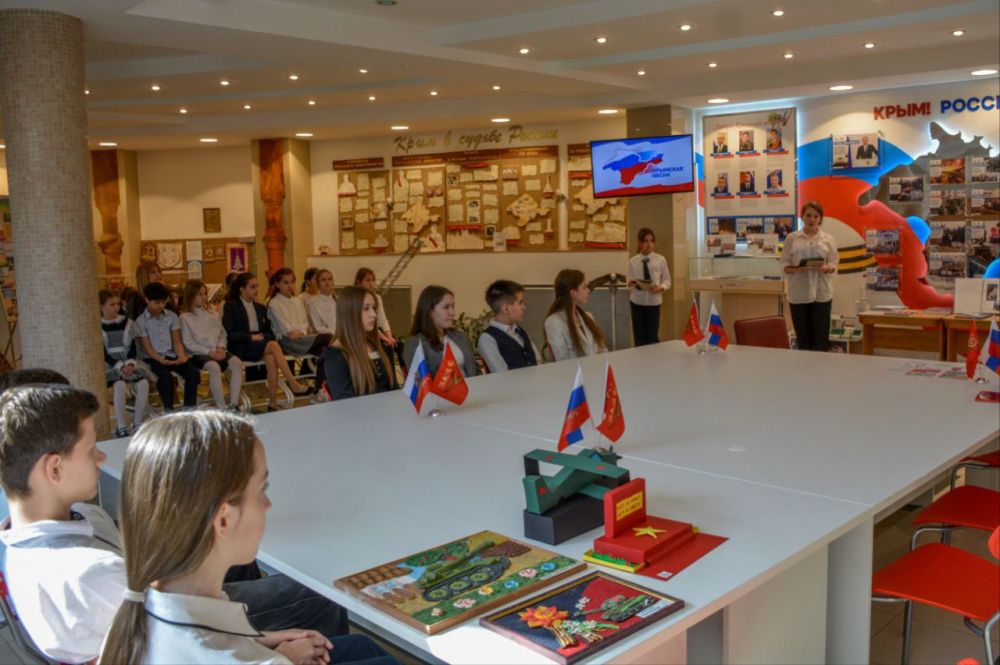 Владимир Константинов: В преддверии 11-й годовщины возвращения Крыма в Россию провел парламентские уроки в школе поселка Научный Бахчисарайского района и в гимназии-школе-саду «Консоль» Владимир Константинов: В преддверии 11-й годовщины возвращения Крыма в Россию провел парламентские уроки в школе поселка Научный Бахчисарайского района и в гимназии-школе-саду «Консоль»