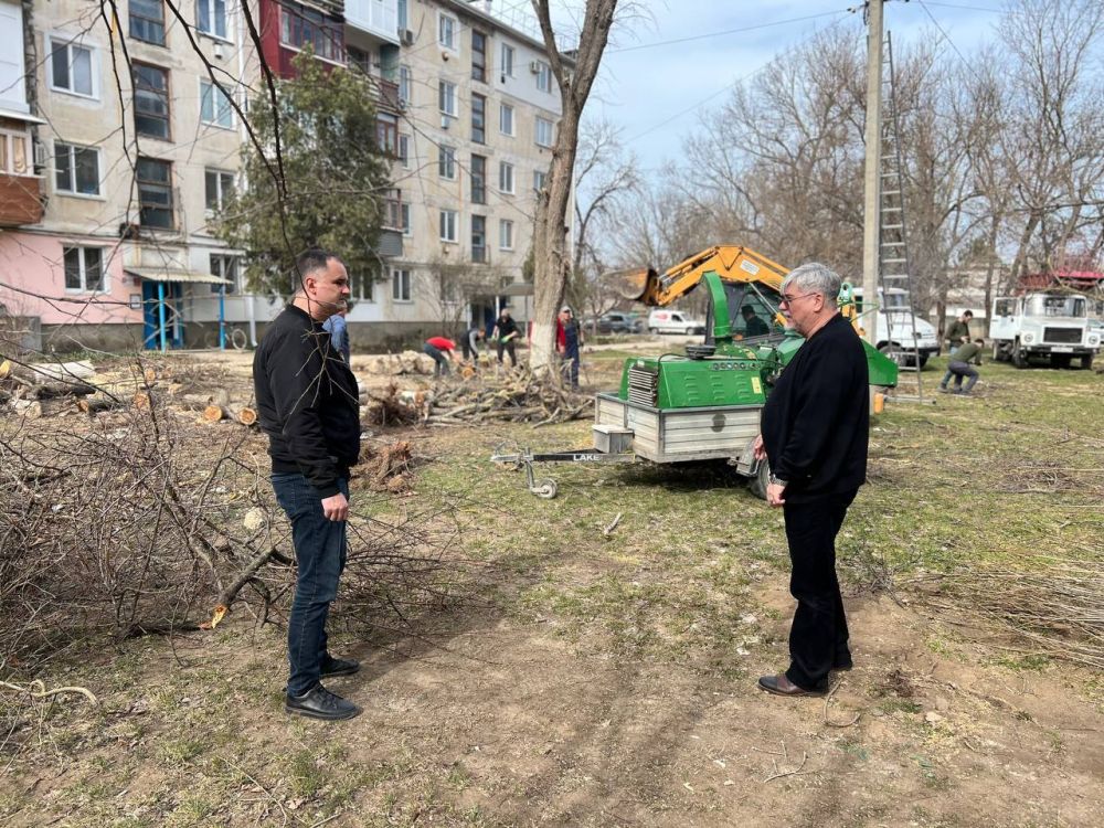 В Джанкое продолжается капитальный ремонт дворов В Джанкое продолжается капитальный ремонт дворов