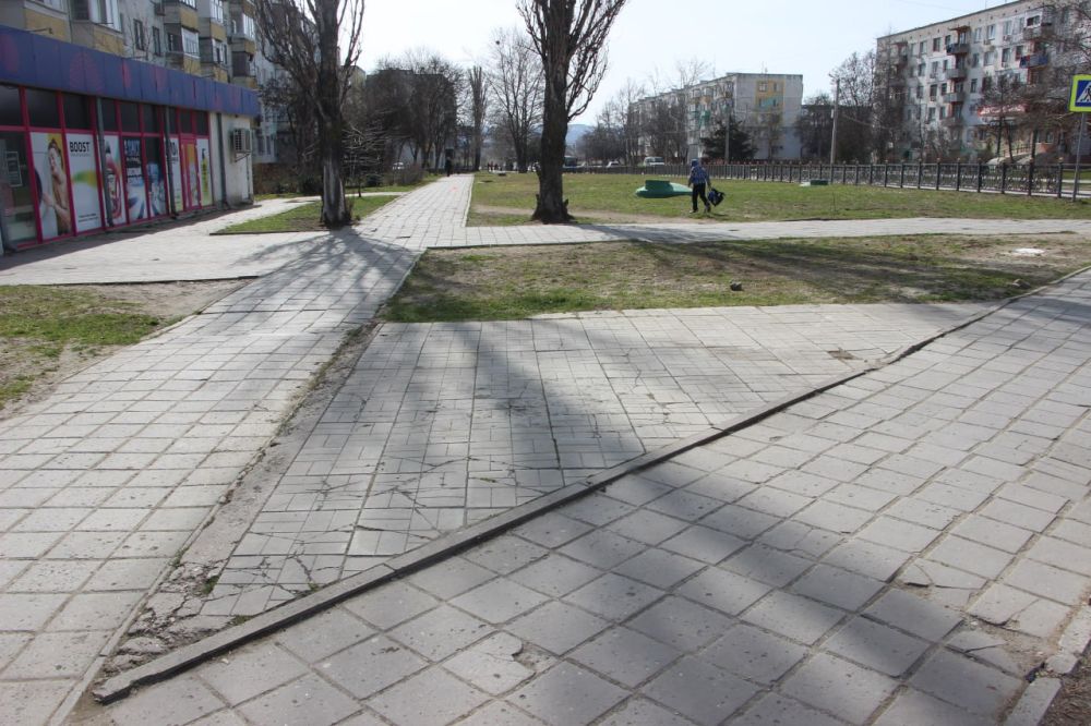 #городские_новости. В Керчи продолжается борьба с незаконной торговлей. Регулярные рейдовые мероприятия проводят сотрудники управления муниципального контроля. Ведется планомерная работы со «стихийщиками» для того, чтобы... #городские_новости. В Керчи продолжается борьба с незаконной торговлей. Регулярные рейдовые мероприятия проводят сотрудники управления муниципального контроля. Ведется планомерная работы со «стихийщиками» для того, чтобы...