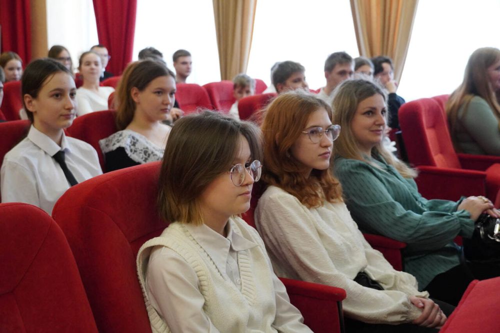 #городские_новости. В канун Дня воссоединения Крыма с Россией в администрации Керчи прошла встреча, посвященная Крымской весне #городские_новости. В канун Дня воссоединения Крыма с Россией в администрации Керчи прошла встреча, посвященная Крымской весне
