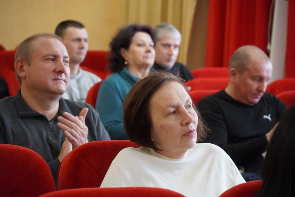 В Керчи наградили сотрудников жилищно-коммунальной сферы В Керчи наградили сотрудников жилищно-коммунальной сферы