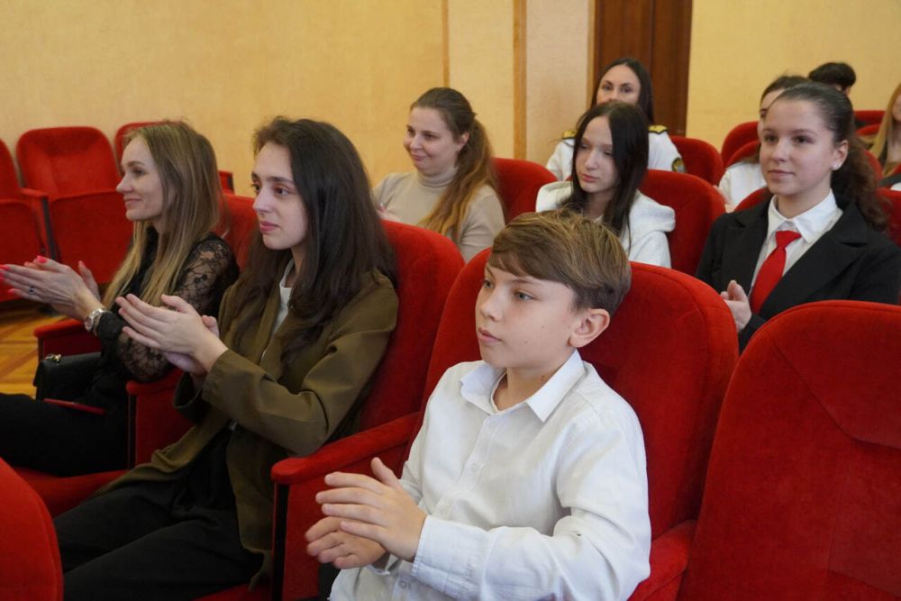 #городские_новости. В канун Дня воссоединения Крыма с Россией в администрации Керчи прошла встреча, посвященная Крымской весне #городские_новости. В канун Дня воссоединения Крыма с Россией в администрации Керчи прошла встреча, посвященная Крымской весне