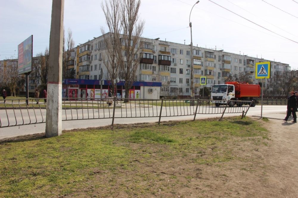 #городские_новости. В Керчи продолжается борьба с незаконной торговлей. Регулярные рейдовые мероприятия проводят сотрудники управления муниципального контроля. Ведется планомерная работы со «стихийщиками» для того, чтобы... #городские_новости. В Керчи продолжается борьба с незаконной торговлей. Регулярные рейдовые мероприятия проводят сотрудники управления муниципального контроля. Ведется планомерная работы со «стихийщиками» для того, чтобы...