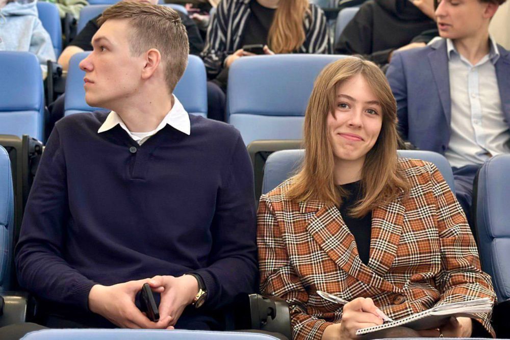 Владимир Немцев: Сегодня в СевГУ принял участие в севастопольском этапе ежегодного Международного фестиваля «Великое русское слово» Владимир Немцев: Сегодня в СевГУ принял участие в севастопольском этапе ежегодного Международного фестиваля «Великое русское слово»