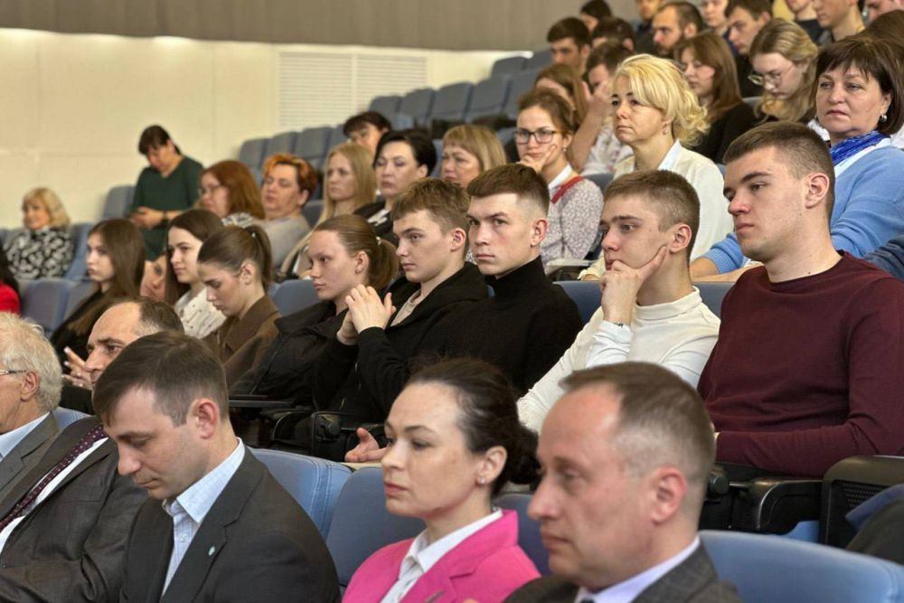 Владимир Немцев: Сегодня в СевГУ принял участие в севастопольском этапе ежегодного Международного фестиваля «Великое русское слово» Владимир Немцев: Сегодня в СевГУ принял участие в севастопольском этапе ежегодного Международного фестиваля «Великое русское слово»