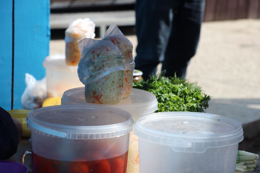 #городские_новости. В Керчи продолжается борьба с незаконной торговлей. Регулярные рейдовые мероприятия проводят сотрудники управления муниципального контроля. Ведется планомерная работы со «стихийщиками» для того, чтобы... #городские_новости. В Керчи продолжается борьба с незаконной торговлей. Регулярные рейдовые мероприятия проводят сотрудники управления муниципального контроля. Ведется планомерная работы со «стихийщиками» для того, чтобы...