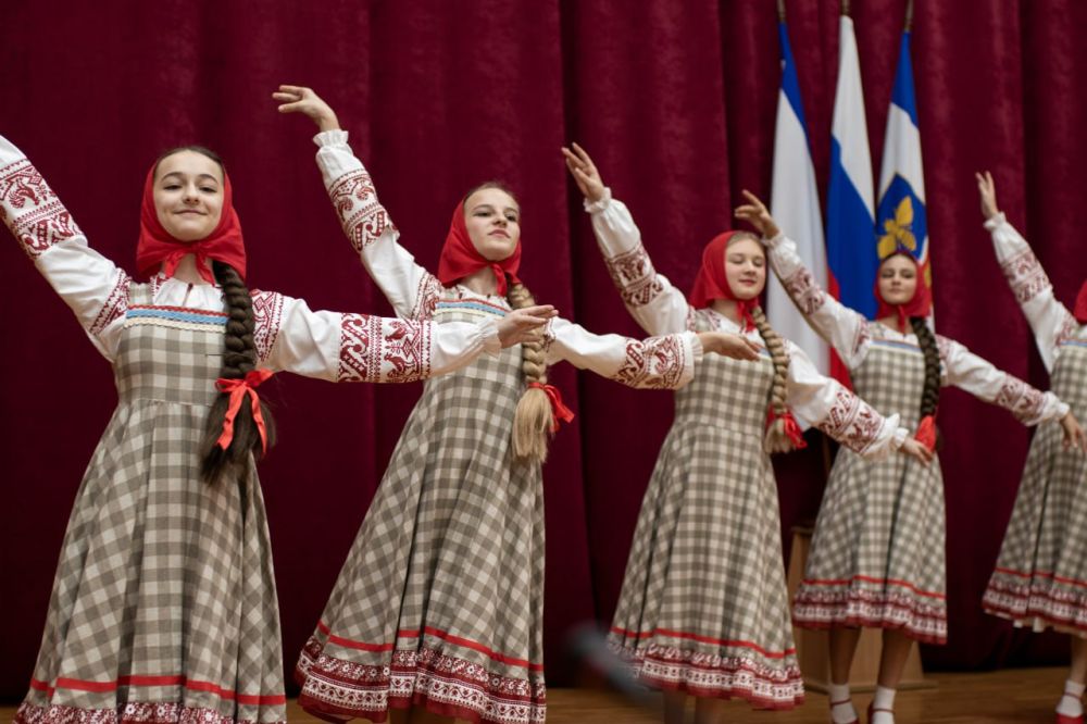 В администрации крымской столицы состоялось торжественное мероприятие, посвященное предстоящему празднику — Дню работников бытового обслуживания населения и жилищно-коммунального хозяйства В администрации крымской столицы состоялось торжественное мероприятие, посвященное предстоящему празднику — Дню работников бытового обслуживания населения и жилищно-коммунального хозяйства