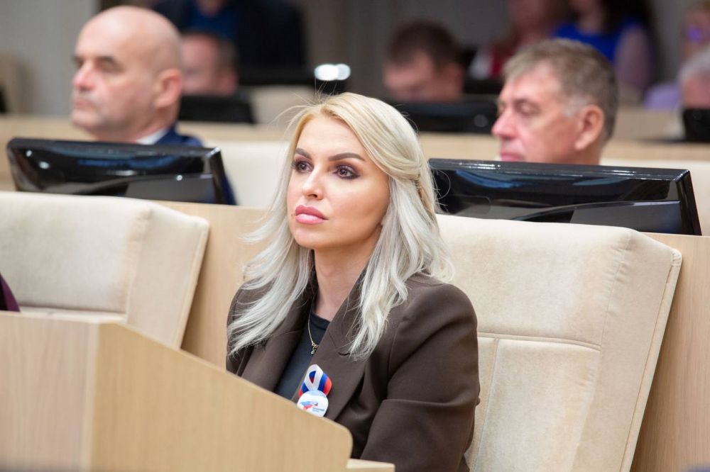 Анастасия Гридчина: В Крыму торжественно отмечают одиннадцатую годовщину воссоединения Крыма с Российской Федерацией Анастасия Гридчина: В Крыму торжественно отмечают одиннадцатую годовщину воссоединения Крыма с Российской Федерацией