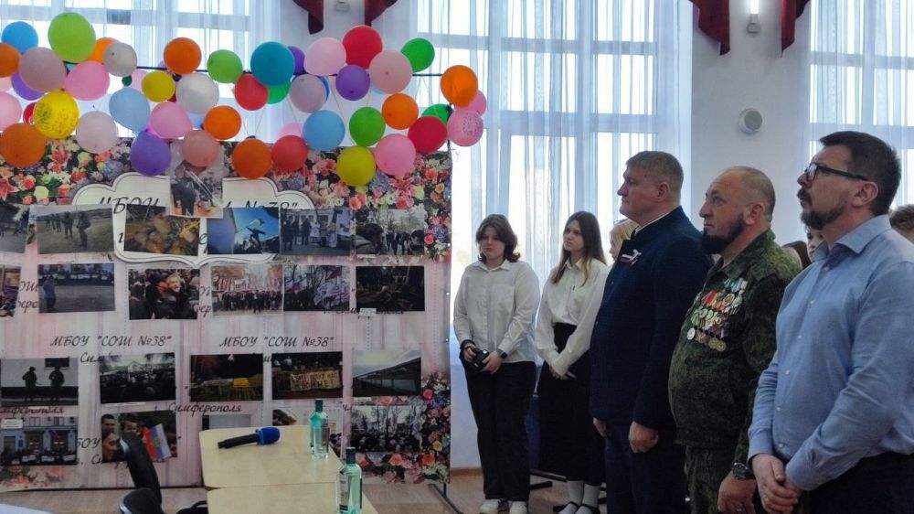 Сегодня в стенах МБОУ «СОШ 38 им. В.А. Дорохина» состоялся патриотический урок «Разговор с героями Крымской Весны» Сегодня в стенах МБОУ «СОШ 38 им. В.А. Дорохина» состоялся патриотический урок «Разговор с героями Крымской Весны»