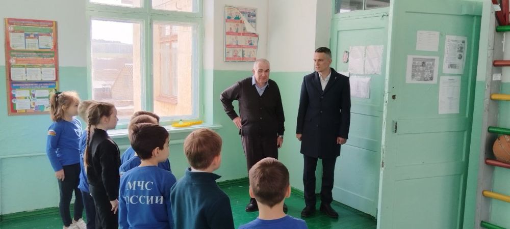 Сергей Петелин: Совместно с главой Перовского сельского поселения Гудимой А. совершили рабочую поездку по населенным пунктам поселения: Константиновка, Партизанское, Каштановое и Кизиловое Сергей Петелин: Совместно с главой Перовского сельского поселения Гудимой А. совершили рабочую поездку по населенным пунктам поселения: Константиновка, Партизанское, Каштановое и Кизиловое