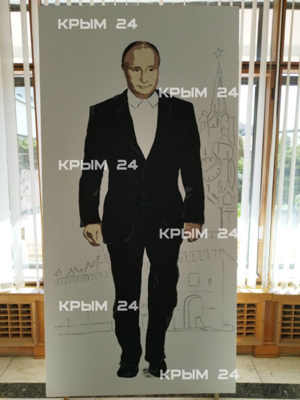 В Симферополе презентовали фотозону с Путиным, Аксёновым и Константиновым В Симферополе презентовали фотозону с Путиным, Аксёновым и Константиновым
