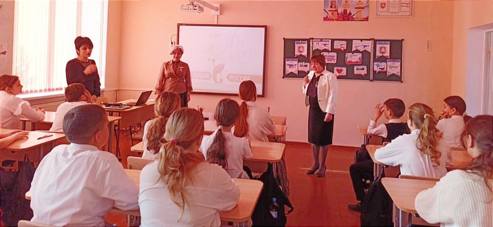 Ольга Урайкина: Сегодня утром посетила МБОУ "Плодовская СОШ имени Сабадашева Е.М." в канун 11-ой годовщины воссоединения Крыма с Россией провела тематический урок в 6-А классе Ольга Урайкина: Сегодня утром посетила МБОУ "Плодовская СОШ имени Сабадашева Е.М." в канун 11-ой годовщины воссоединения Крыма с Россией провела тематический урок в 6-А классе