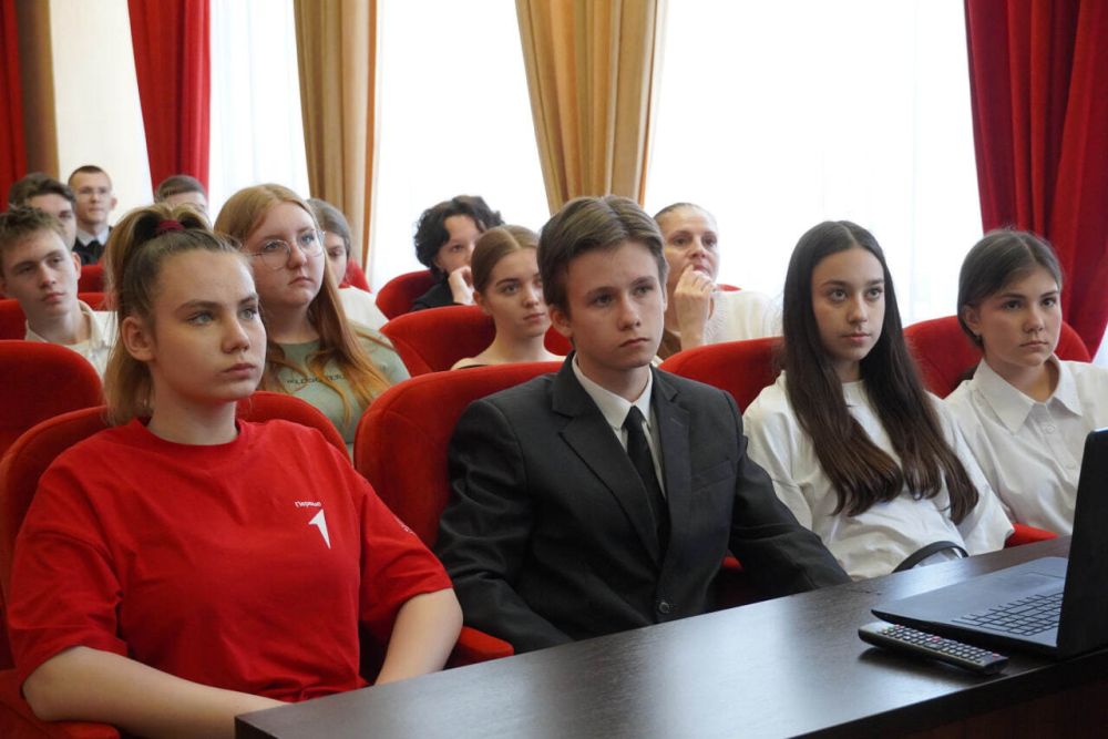 #городские_новости. В канун Дня воссоединения Крыма с Россией в администрации Керчи прошла встреча, посвященная Крымской весне #городские_новости. В канун Дня воссоединения Крыма с Россией в администрации Керчи прошла встреча, посвященная Крымской весне