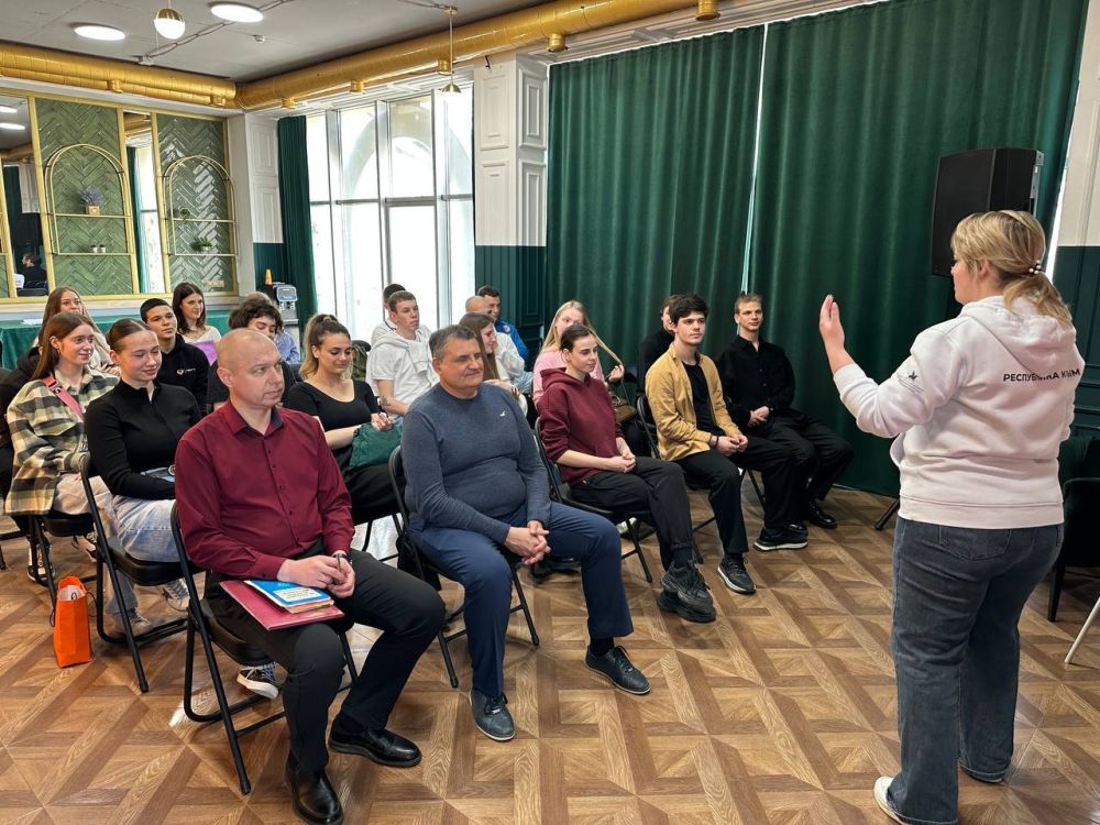 Крымские медики совместно с полицией проводят антинаркотическую акцию «Чистое поколение» Крымские медики совместно с полицией проводят антинаркотическую акцию «Чистое поколение»