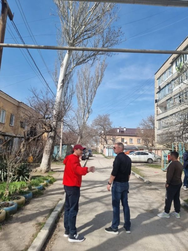 Игорь Ткаченко: Сегодня вместе с депутатом городского совета Анатолием Владимировичем Шильниковым обошли часть территории 7-го избирательного округа Игорь Ткаченко: Сегодня вместе с депутатом городского совета Анатолием Владимировичем Шильниковым обошли часть территории 7-го избирательного округа