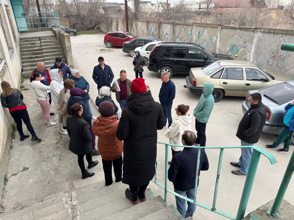 Игорь Ткаченко: Вместе с начальником управления имущественных и земельных отношений Инной Валерьевной Волчковой приняли участие в общем собрании владельцев помещений в многоквартирном доме на ул. Дружбы, 56. Это аварийный... Игорь Ткаченко: Вместе с начальником управления имущественных и земельных отношений Инной Валерьевной Волчковой приняли участие в общем собрании владельцев помещений в многоквартирном доме на ул. Дружбы, 56. Это аварийный...