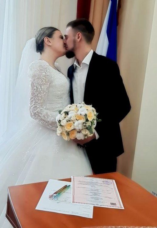 В канун праздника дня Воссоединения Крыма с Россией, в зале торжественных событий Ленинского районного отдела ЗАГС проведена торжественная регистрация брака Ивана Попович и Анны Лукьянченко В канун праздника дня Воссоединения Крыма с Россией, в зале торжественных событий Ленинского районного отдела ЗАГС проведена торжественная регистрация брака Ивана Попович и Анны Лукьянченко