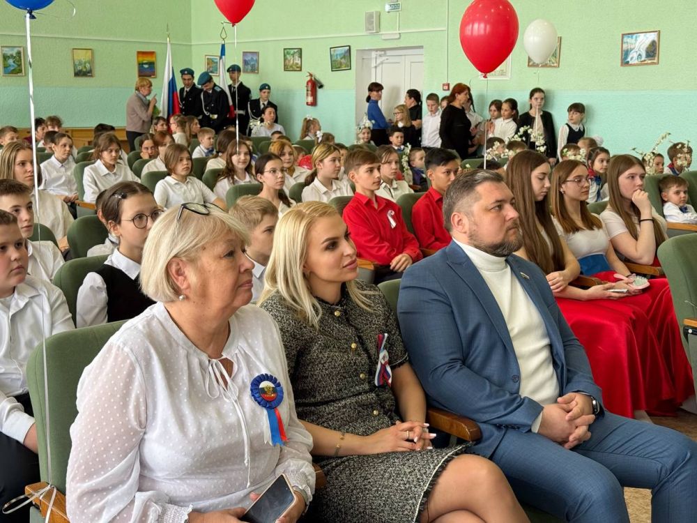 Анастасия Гридчина: Сегодня в преддверии празднования 11-й годовщины воссоединения Крыма с Россией вместе с моими коллегами депутатами городского совета посетила праздничные мероприятия в школах МБОУ «СОШ 35» им. Ж.... Анастасия Гридчина: Сегодня в преддверии празднования 11-й годовщины воссоединения Крыма с Россией вместе с моими коллегами депутатами городского совета посетила праздничные мероприятия в школах МБОУ «СОШ 35» им. Ж....