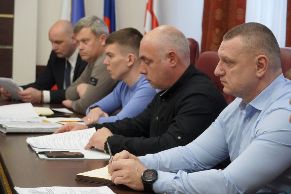 Глава администрации города Керчи Олег Каторгин провел аппаратное совещание с заместителями и руководителями структурных подразделений администрации Глава администрации города Керчи Олег Каторгин провел аппаратное совещание с заместителями и руководителями структурных подразделений администрации