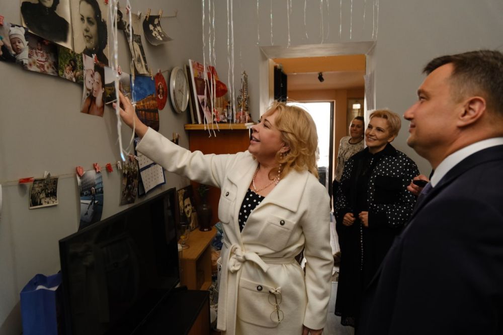 Янина Павленко: Сегодня с особым трепетом, уважением и благодарностью вместе с Главой муниципалитета Константином Шимановским вручили Медаль «80 лет Победы в Великой Отечественной войне 1941–1945 года» ветерану, жительнице... Янина Павленко: Сегодня с особым трепетом, уважением и благодарностью вместе с Главой муниципалитета Константином Шимановским вручили Медаль «80 лет Победы в Великой Отечественной войне 1941–1945 года» ветерану, жительнице...