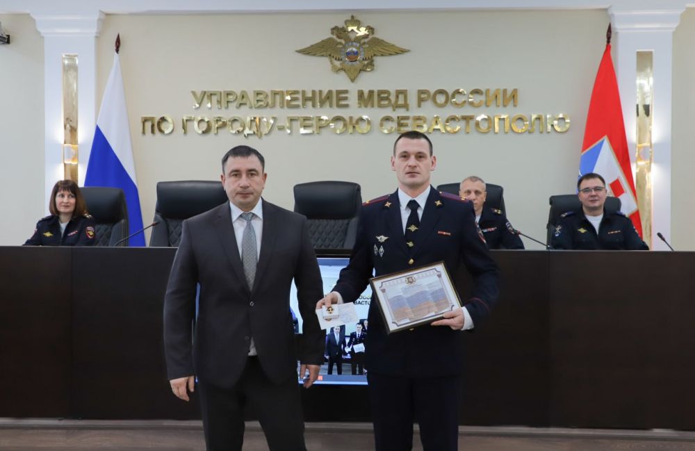 Начальник УМВД России по г. Севастополю генерал-майор полиции Сергей Сигунов поздравил сотрудников подразделений экономической безопасности с профессиональным праздником