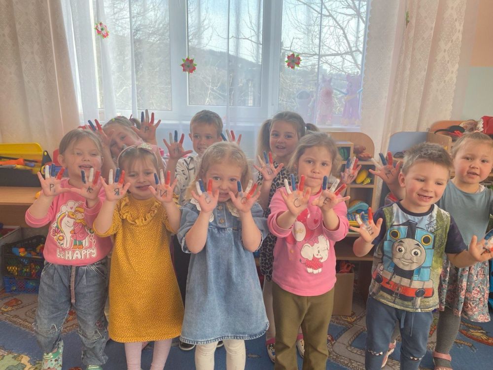 В ялтинских школах и садах встречают Крымскую весну В ялтинских школах и садах встречают Крымскую весну