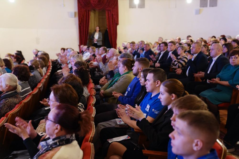 18 марта исполнится 11 лет с того памятного дня, когда Президент Российской Федерации Владимир Путин подписал межгосударственный Договор о принятии Крыма и Севастополя в состав Российской Федерации 18 марта исполнится 11 лет с того памятного дня, когда Президент Российской Федерации Владимир Путин подписал межгосударственный Договор о принятии Крыма и Севастополя в состав Российской Федерации
