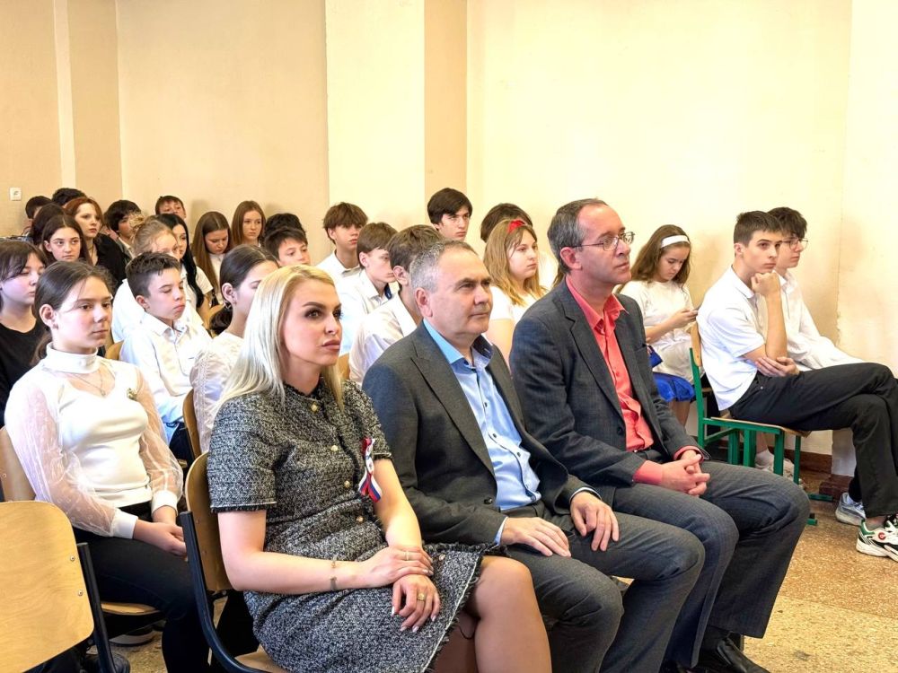 Анастасия Гридчина: Сегодня в преддверии празднования 11-й годовщины воссоединения Крыма с Россией вместе с моими коллегами депутатами городского совета посетила праздничные мероприятия в школах МБОУ «СОШ 35» им. Ж.... Анастасия Гридчина: Сегодня в преддверии празднования 11-й годовщины воссоединения Крыма с Россией вместе с моими коллегами депутатами городского совета посетила праздничные мероприятия в школах МБОУ «СОШ 35» им. Ж....