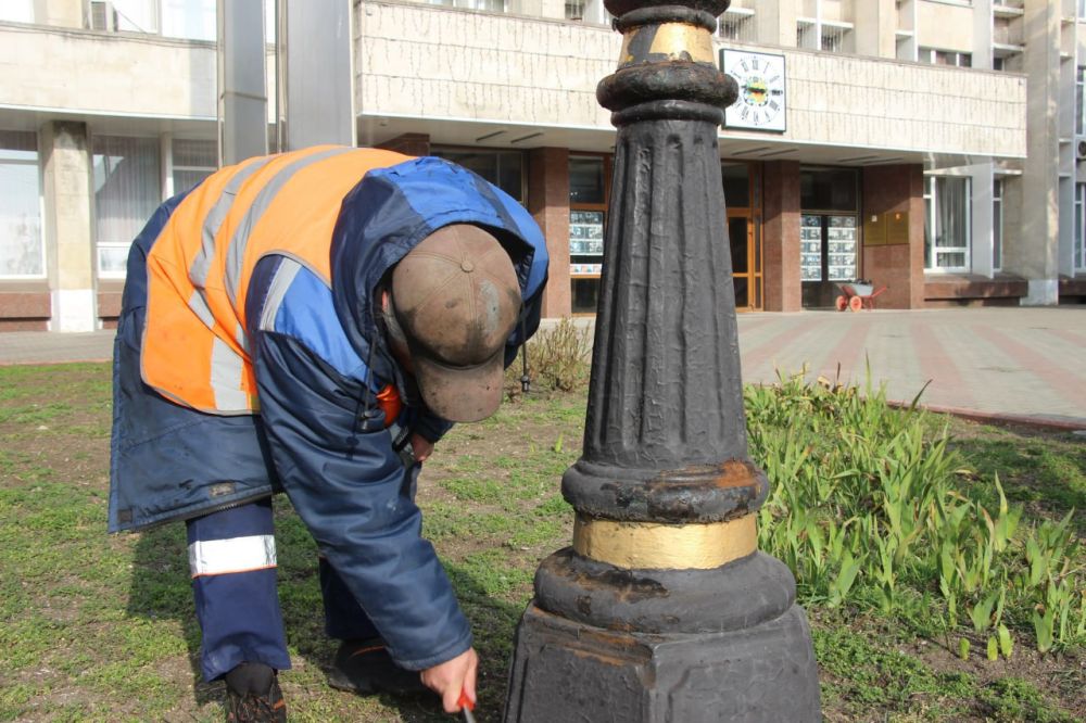 #жкх. В рамках плановых работ по ревизии и обслуживанию оборудования сотрудники ООО «Горсвет-Керчь» проводят очистку опор освещения и плафонов после зимнего сезона #жкх. В рамках плановых работ по ревизии и обслуживанию оборудования сотрудники ООО «Горсвет-Керчь» проводят очистку опор освещения и плафонов после зимнего сезона