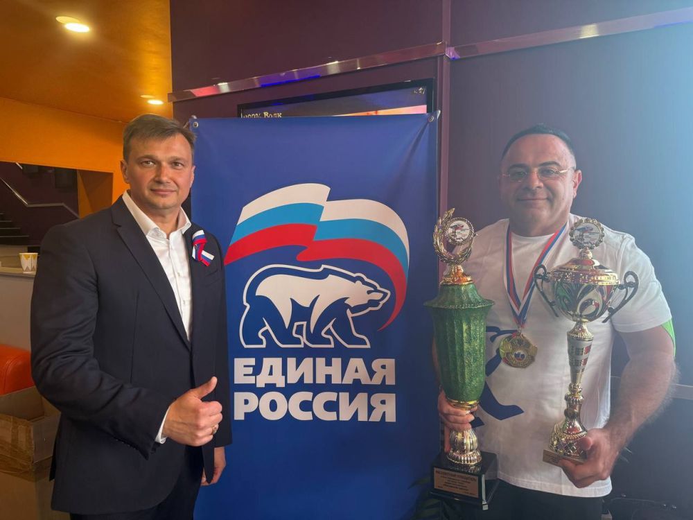 Константин Шимановский: Победителем городского фестиваля по жиму штанги лёжа среди мужчин и женщин не профессионалов стал наш член Ялтинского местного отделения «Единой России» Георгий Кепуладзе, выжавший вес в 165 килограмм Константин Шимановский: Победителем городского фестиваля по жиму штанги лёжа среди мужчин и женщин не профессионалов стал наш член Ялтинского местного отделения «Единой России» Георгий Кепуладзе, выжавший вес в 165 килограмм