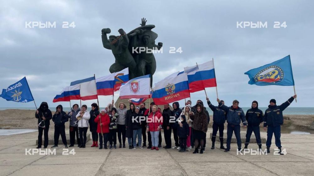 Автопробег в честь 11-летия возвращения Крыма на Родину прошёл в Евпатории Автопробег в честь 11-летия возвращения Крыма на Родину прошёл в Евпатории