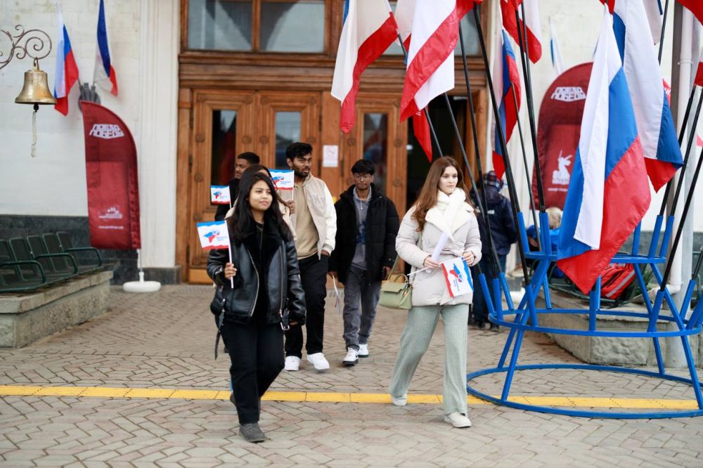 Иностранные студенты на иммерсивной экскурсии в годовщину Крымской весны Иностранные студенты на иммерсивной экскурсии в годовщину Крымской весны